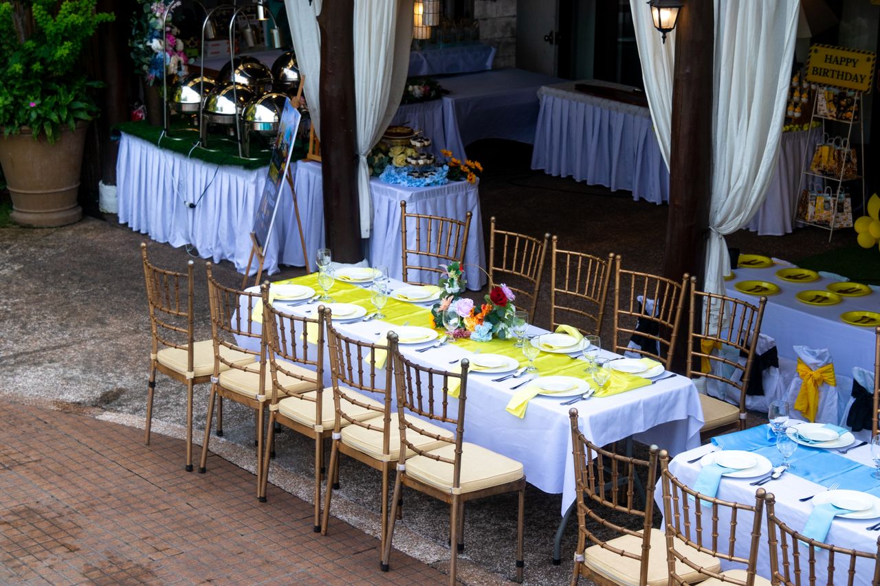 gallery-03 A beautifully arranged outdoor dining setting for a birthday party with vibrant decor and table arrangements.